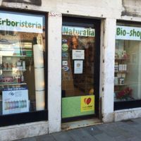 storefront  at Naturalia in Venice