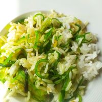 Riso bianco con aggiunta di gomawakeme, alghe piccanti. Piatto non presente nel menù ma creato da me ordinando le due pietanze separatamente at JI in Mapello