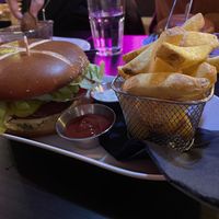 Lauge Burger and Garlic Fries  at Klandestine in Basel