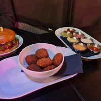 vegan chicken nuggers and dippin sauces  at Klandestine in Basel