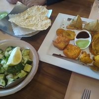 Veg starter platter, cucumber salad with Indian spices at Indian Palace in Mainz