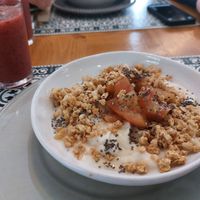 Green brunch - granola e iogurte vegan at Tabuas in Sintra