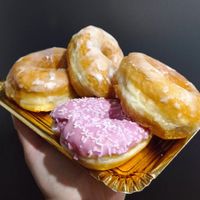 Donuts y donut corazón de San Valentín veganos at La Guafle in Elche