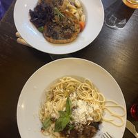 Gefüllter Kürbis und Spaghetti Carbonara  at Tisch in Vienna