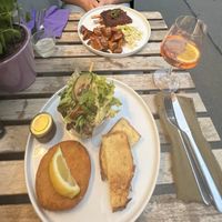 Vegane spare-Ribs & gebackener Camembert  at Tisch in Vienna