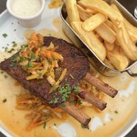 Vegane Spare Ribs mit Kimchi und Pommes  at Tisch in Vienna