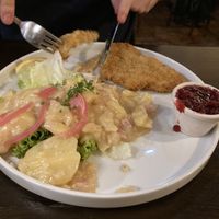 Schnitzel mit Erdäpfelsalat  at Tisch in Vienna