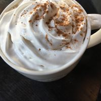 Lebkuchen Latte mit Hafermilch und veganer Sahne  at Starbucks - Ring Karree in Cologne