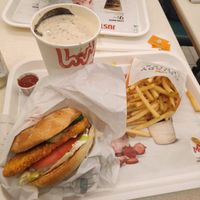 "Crispy No Chicken" meal with vegan chocolate "Lyxshake" at MAX in Norrkoping