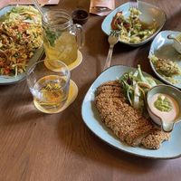 Reispfanne (links) Sesam Ente (rechts)   at House of Vegan 182 in Berlin