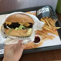 Burger queen  at Mother Burger - Colombo in Lisbon