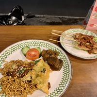 Mie goreng with extra lamb side and spicy chicken skewers!! Awesomeness for your belly 🤤   at Warung Dua Hati in Canggu
