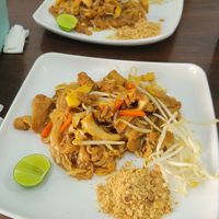 Delicious vegan pad thai at Krua P S - ครัวพี่เอส in Chumphon