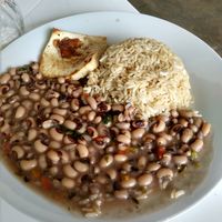 Black-eyed peas, brown rice, tofu at Noqa Vegan in Lima