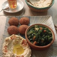 Misto vegano e thè verde caldo. Mixed vegan and hot green tea. at Hommus Como in Como