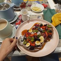 Vegan pancake con frutta at Caffè Letterario in Ravenna