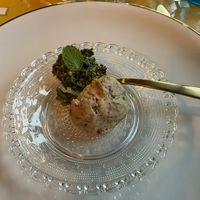 Thijm-sumac broodje met palmkoolpesto  at Restaurant à la Damaris in Zaltbommel