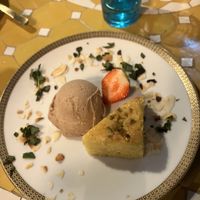 Kaneelijs en sfouf cake  at Restaurant à la Damaris in Zaltbommel