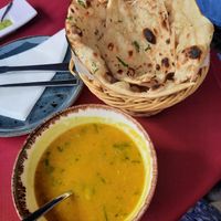 Indische Linsensuppe mit Knoblauch Naan at Yarsagumba in Funchal