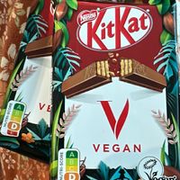 I was so happy to go to this place! They had a vegan sandwich, vegan kit-kat bars, vegan croissants (listed but not visible) vegan snacks like dried fruit & chips, fresh fruit,etc  at Deli&Cia - OPO in Porto
