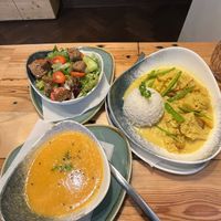 Curry, Suppe und Salat   at togather in Munich