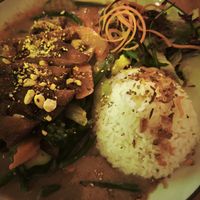 Vegane Ente mit Erdnusssauce at Veganam in Kiel