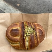 Pistasj bolle  at Håndbakt in Oslo