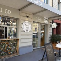 Mostly pointless outdoor seating  at Café Casa Del Gato in Zurich