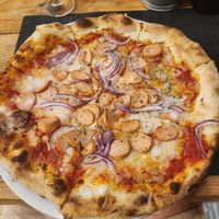 Sausage pizza at Pizzería Pipazze in Fuengirola