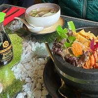 Udonnudeln, Manduguk Suppe, gebratene Gyoza. at Secret Garden in Munich