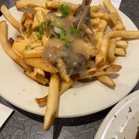 POUTINE 5/5 ⭐️  at Veggie Galaxy in Cambridge