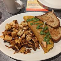 Green omelet with GF toast at Veggie Galaxy in Cambridge