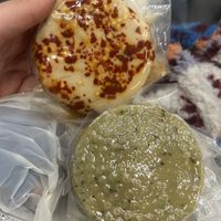 Stagionato all’aglio orsino e semi stagionato piccantissimo  at Le Delizie del Caseificio Vegano in Bologna