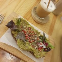 Avo toast at Billy Brunch Sevilla in Sevilla