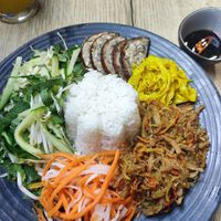 Regenbogen Teller at Vevi Restaurant II in Vienna