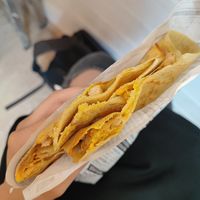 Heura, queso vegano, cebolla caramelizada y mostaza at Rue de la Crêpe in Granada