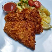 vegan Schnitzel with potato salad at Balazzo Brozzi in Nuremberg