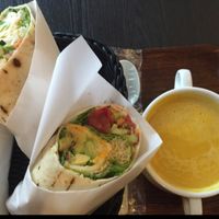 California bombshell with pumpkin and curry soup at The Earl in Tokyo