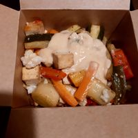 Verduras con tofu y salsa de cacahuete at Suculenta- Alimentos de Origen Vegetal in Bilbao