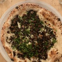 Pizza funghi avec mozzarella vegan  at Nina Pizza - St-Jean-Baptiste in Quebec