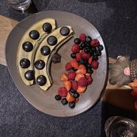 grilles Banana with chocolate and berries  at Hornox in Zermatt