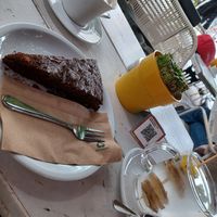 Schoko brownie Kuchen and fresh ginger tea at Dreiviertel in Cologne