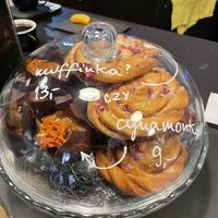 Vegan cinnamon rolls and muffins  at Kawiarnia Nie wylej in Lublin