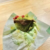 Spinach and chocolate muffin  at Kawiarnia Nie wylej in Lublin