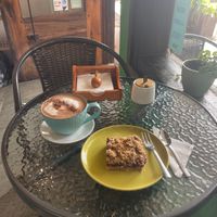 Crumble & hot chocolate   at Pastelería Datílvainilla Veggie in Pucon