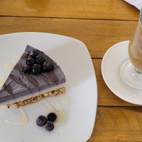 Blueberry cheesecake and coffee at Mantra Alimentación Consciente in Tarapoto