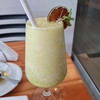 Pineapple and mint smoothie at Jugobar in San Jose