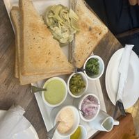 “Crudo” de alcachofa, tenía una salsa no vegana que es la blanca (se sacó del plato después)   at LA TABERNA D'OLBEK in Coyhaique