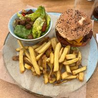 smashed cheese burger (vegan) at Beachclub Indigo in The Hague