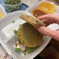 Veganer Burger mit Avocado-Quinoa Patty 🔝   at GenussSpecht in Spielberg